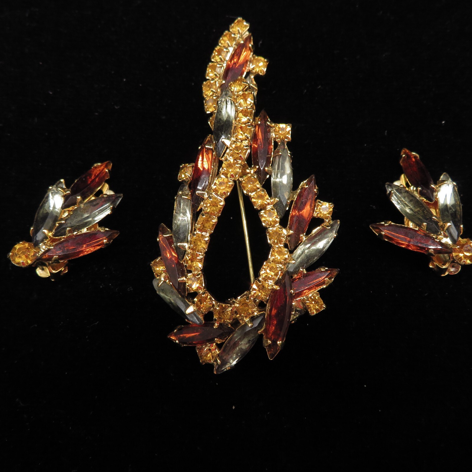 1950s fall colors Navette Rhinestone Brooch & Clip on Earrings Set Gold tone VTG