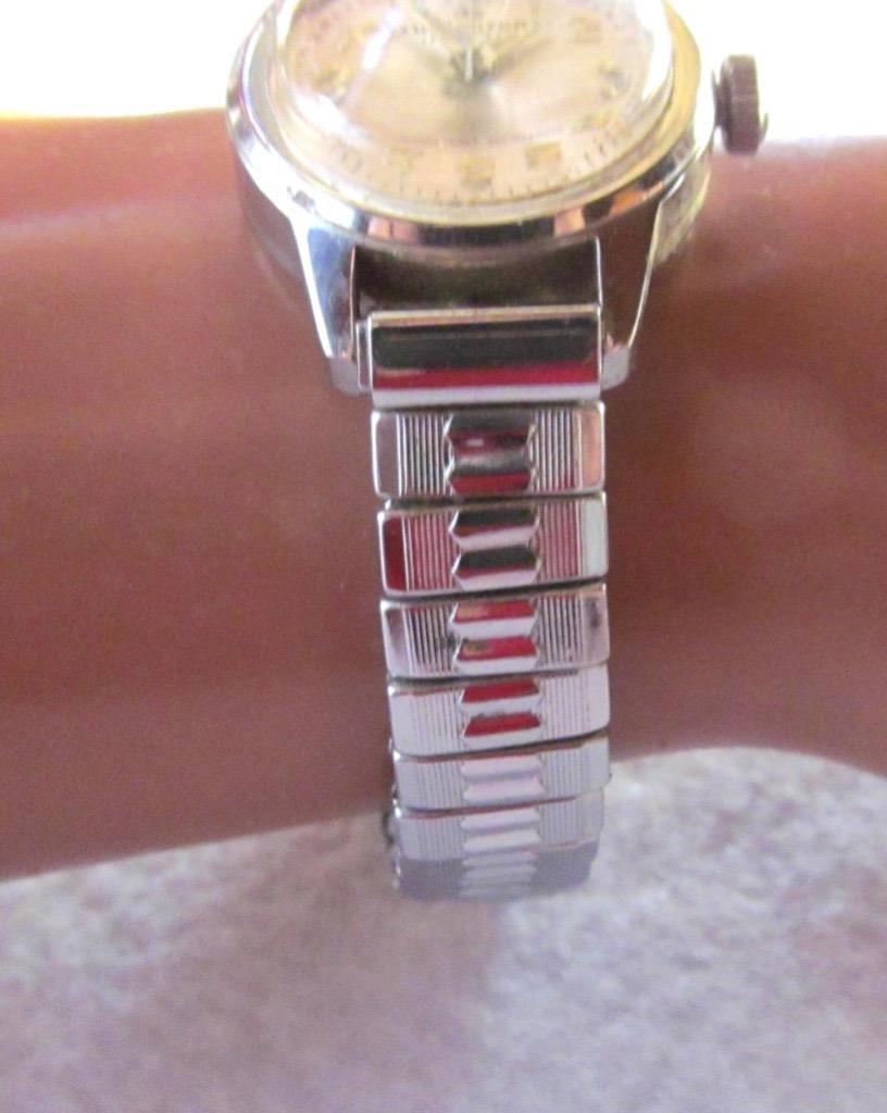 Vintage Unichron Manual Wind 17 Jewels Unbreakable Mainspring Watch #20-3