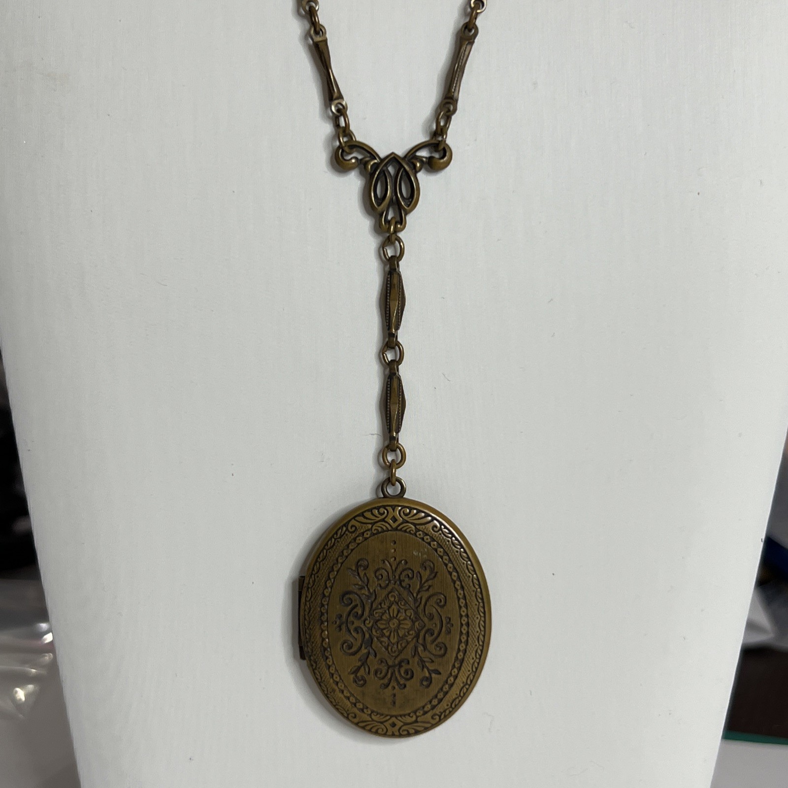 Pididdly Links Floral Locket Necklace Brass Tone Victorian Antique Style 20”