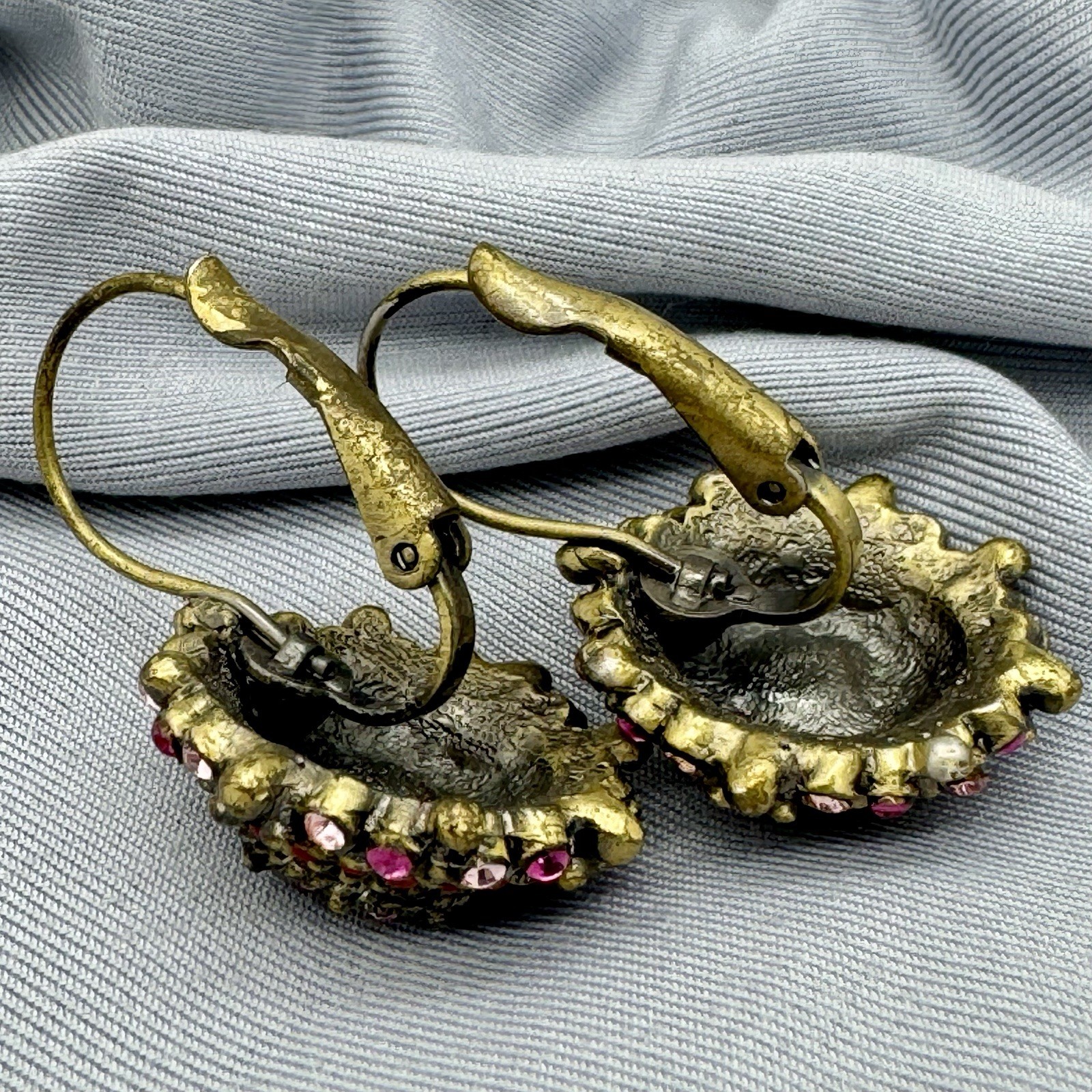 VTG Bronze Crystal Rhinestone Pierced Hinge Back Earrings Lt Rose Fuchsia Red