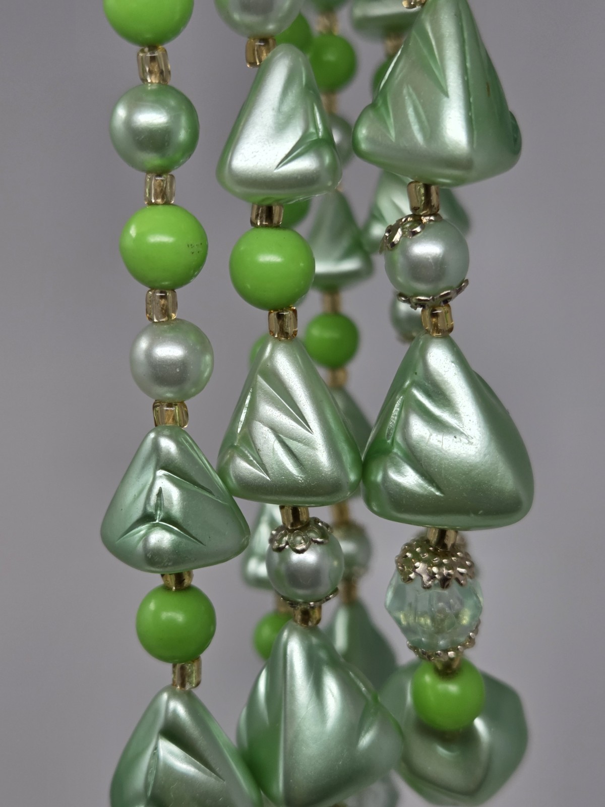 Sea Foam & Lime Green Triple Strand Beaded Necklace Vintage Faux Pearl 15 – 17″