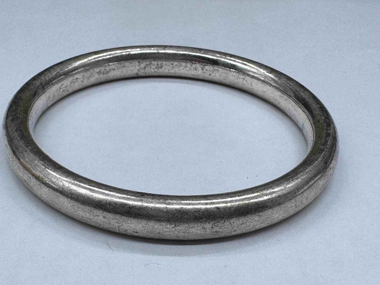 VINTAGE ESTATE STERLING SILVER CLASSIC ROUND BANGLE BRACELET