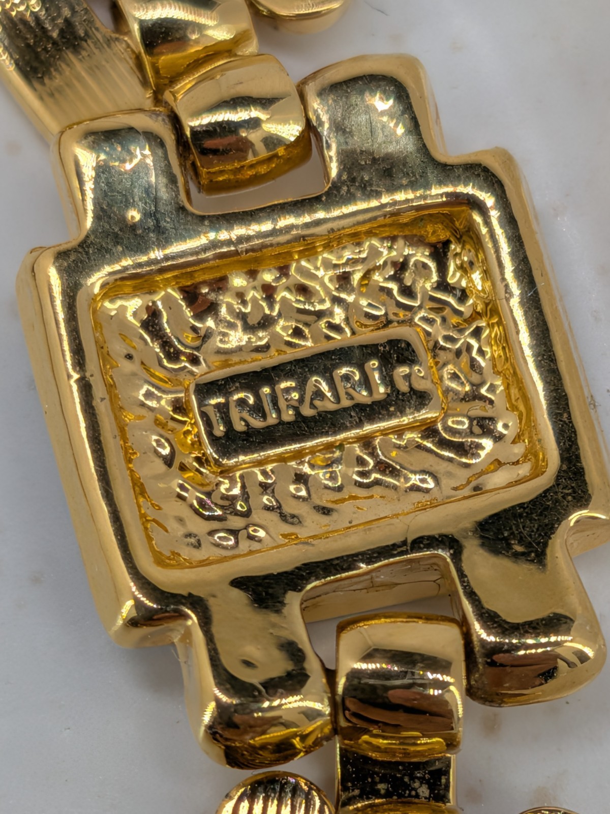 Trifari Signed Gold Tone Black Station Link Bracelet 7.25 in Vintage Designer