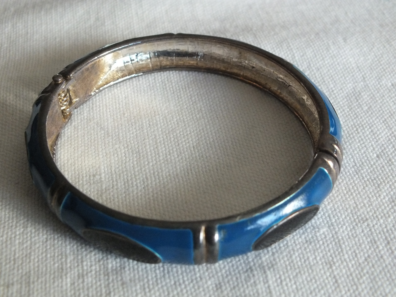 Beautiful Clamp Bracelet Silver Tone Blue Black Enamel 3/8″ W x 2 3/8″ NICE