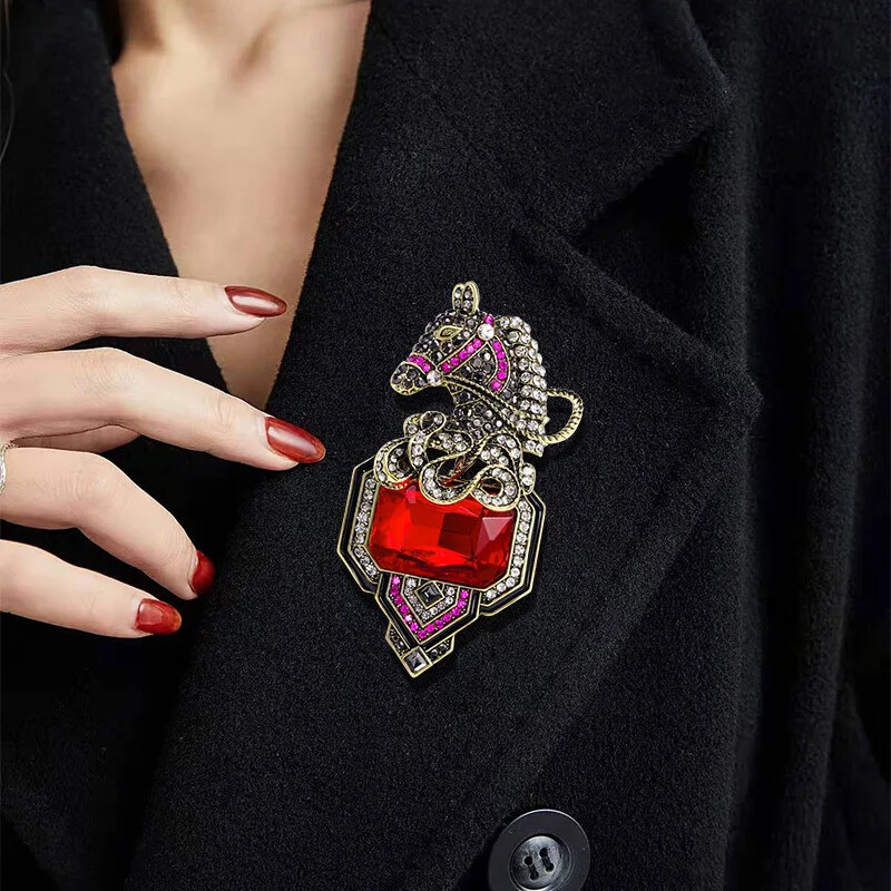 Vintage Women Men Fashion Heavy Industry Crystal Horse Brooches Accessories Gift