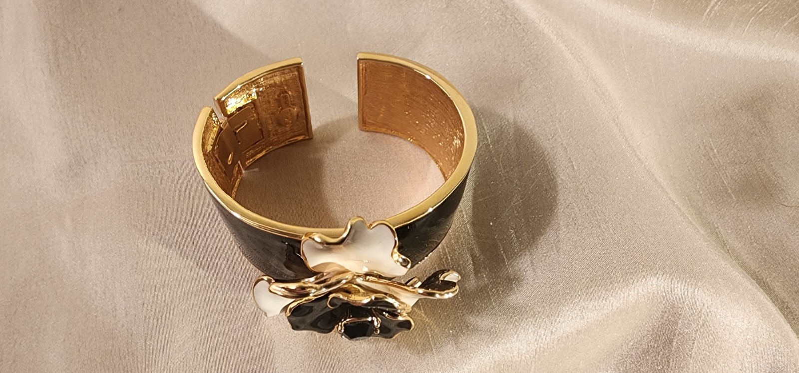 KJL Kenneth Jay Lane Flower Hinged Black & White Enamel & Rhinestone Bracelet