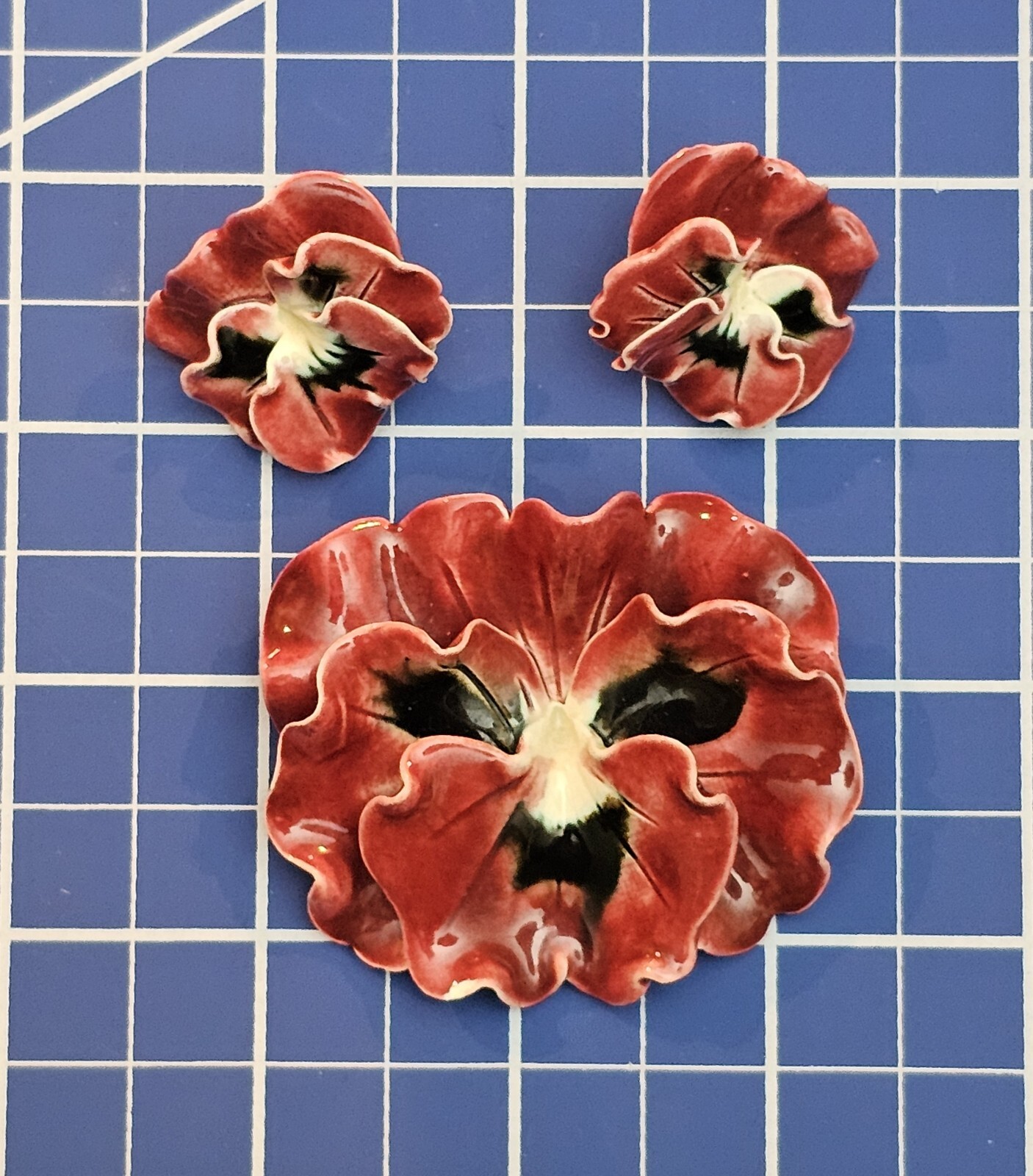 VTG Martha Newman Signed Ceramic Pansy Flower Brooch Pin & Clip Earrings Set