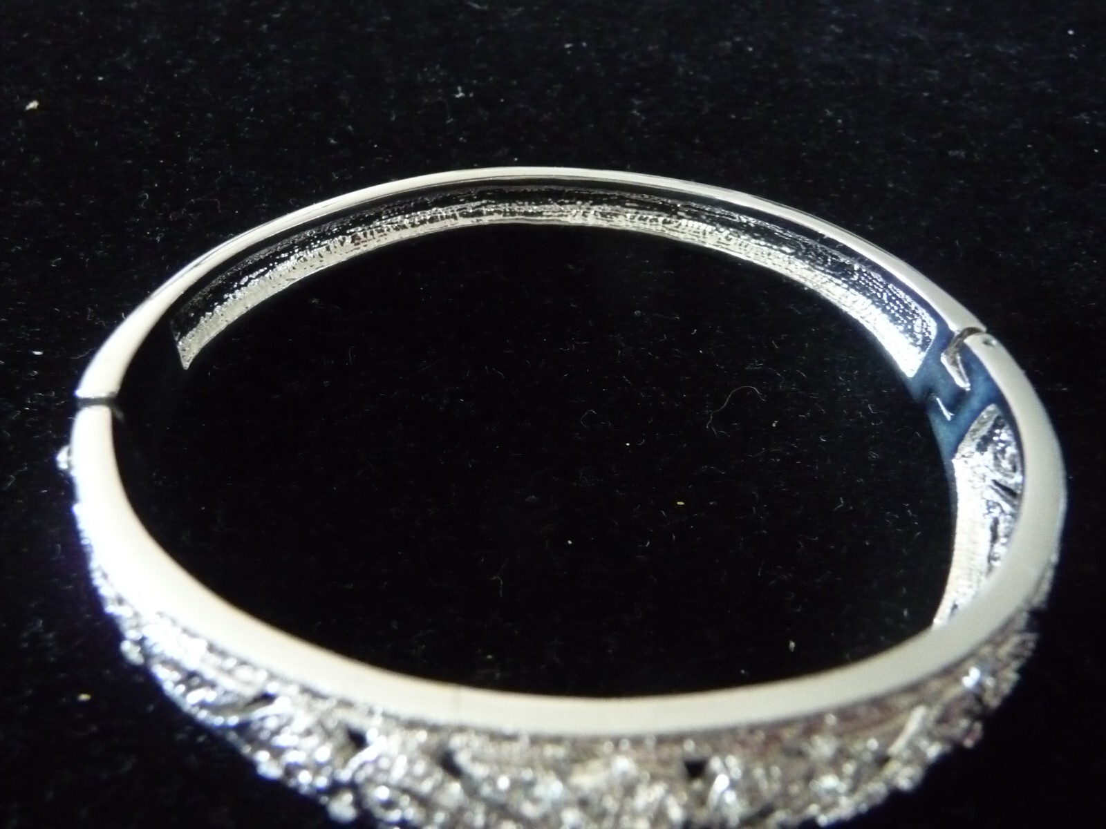 WEDDING SILVER TONE HINGED OPEN CUT FAUX DIAMONDS 3/4″W BANGLE BRACELET #23/19A