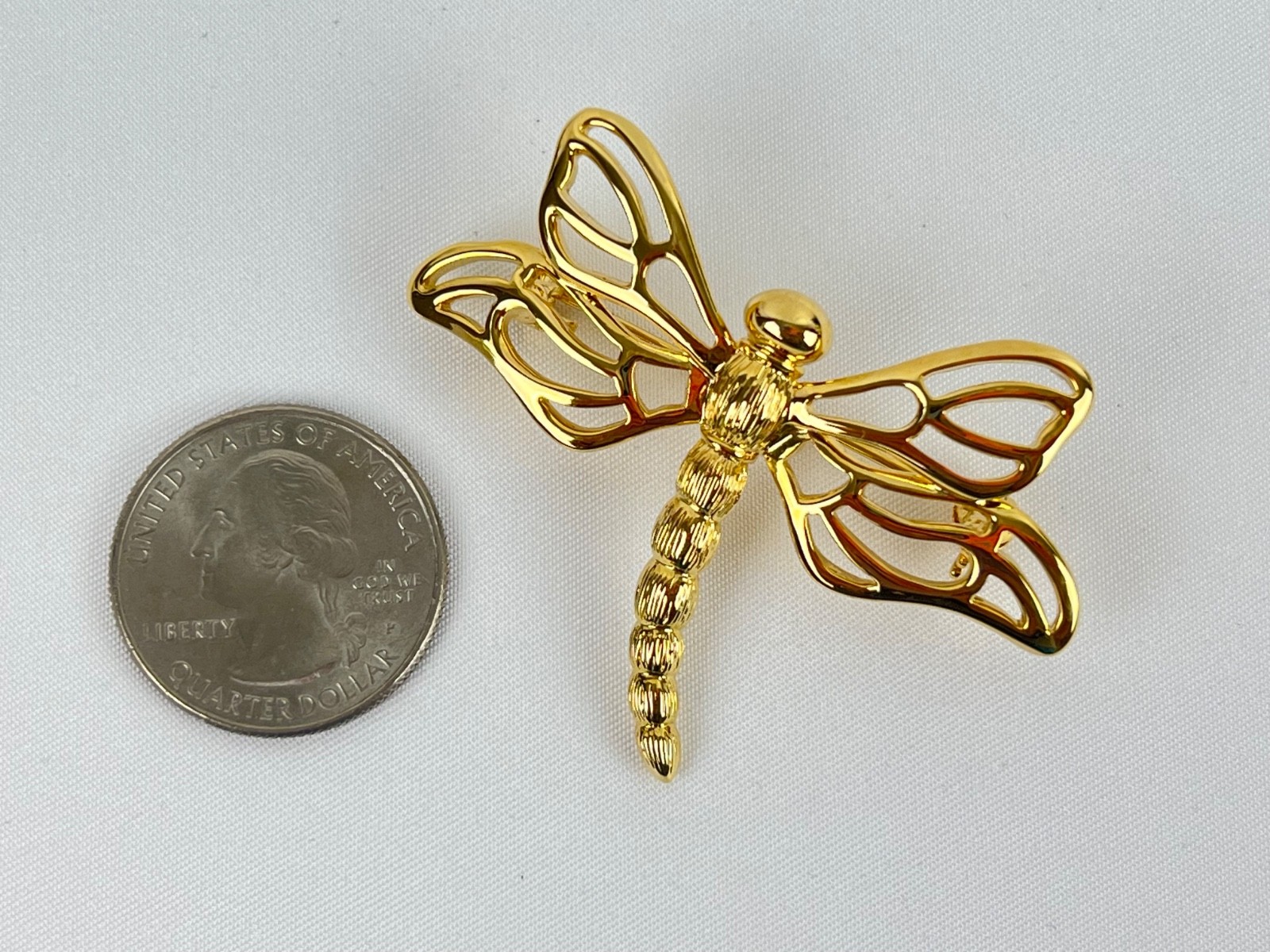 Lovely Vintage Fashion Gold Tone Wings Dragonfly Brooch Pin 1 3/4″ x 2″ Size