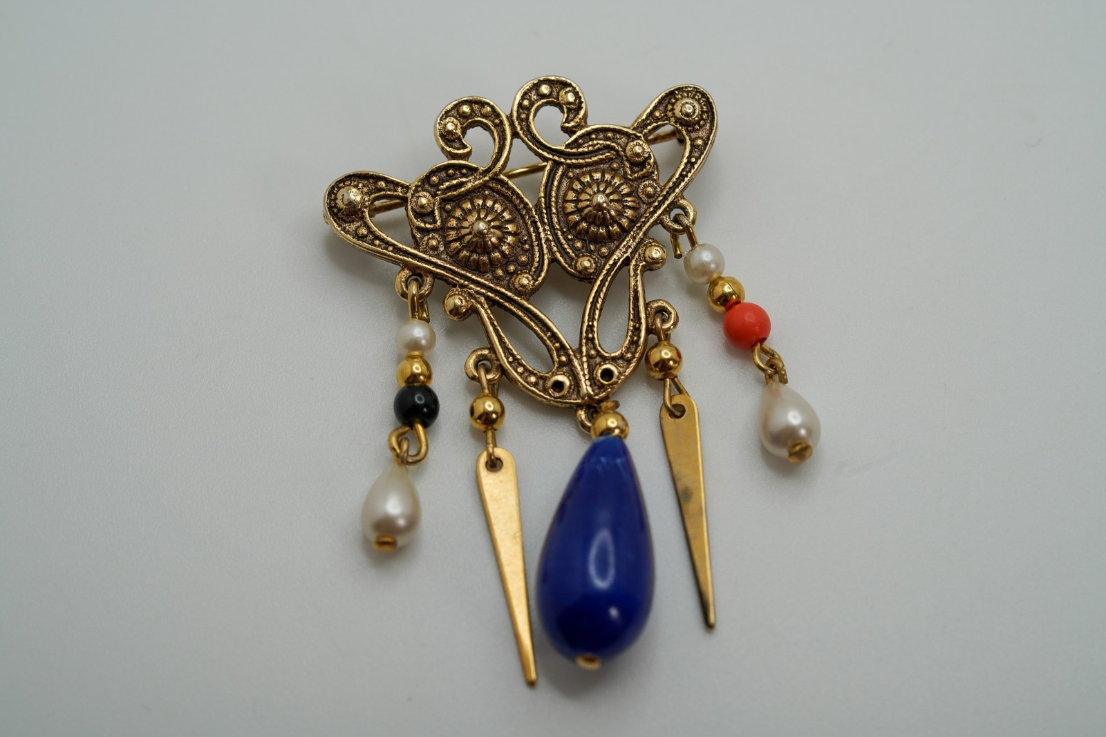 Vintage Gold Tone Blue Dangle Brooch 5.3cm JB45