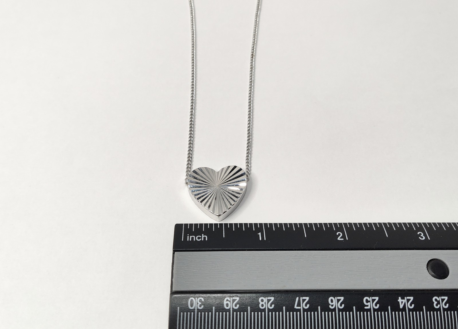 RARE Vintage signed SARAH COVENTRY Diamond Cut Heart Silvertone Pendant Necklace
