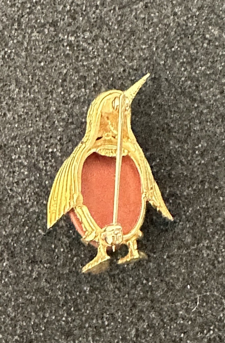 Vintage MERRIN 18K Yellow Gold Ruby Eye Penguin Brooch Pin Signed Orange Jasper