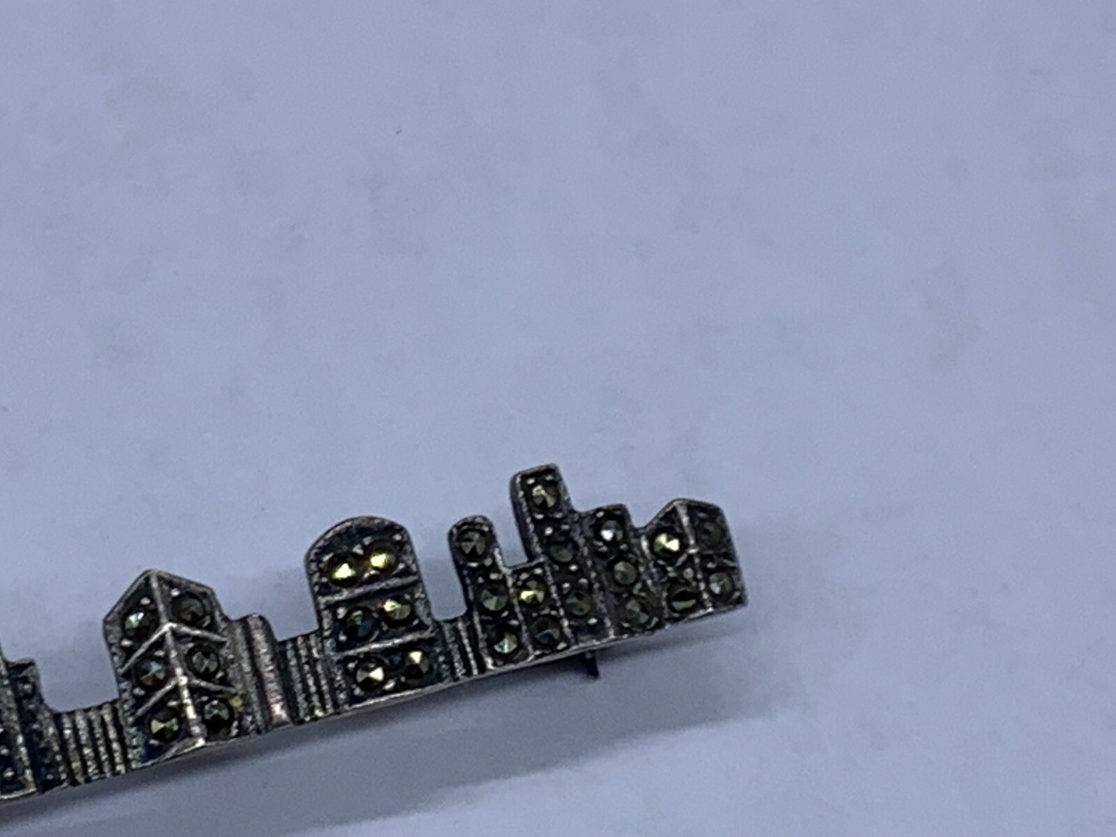 VINTAGE STERLING SILVER MARCASITE AMETHYST BROOCH NEW-YORK CITY BUILDINGS