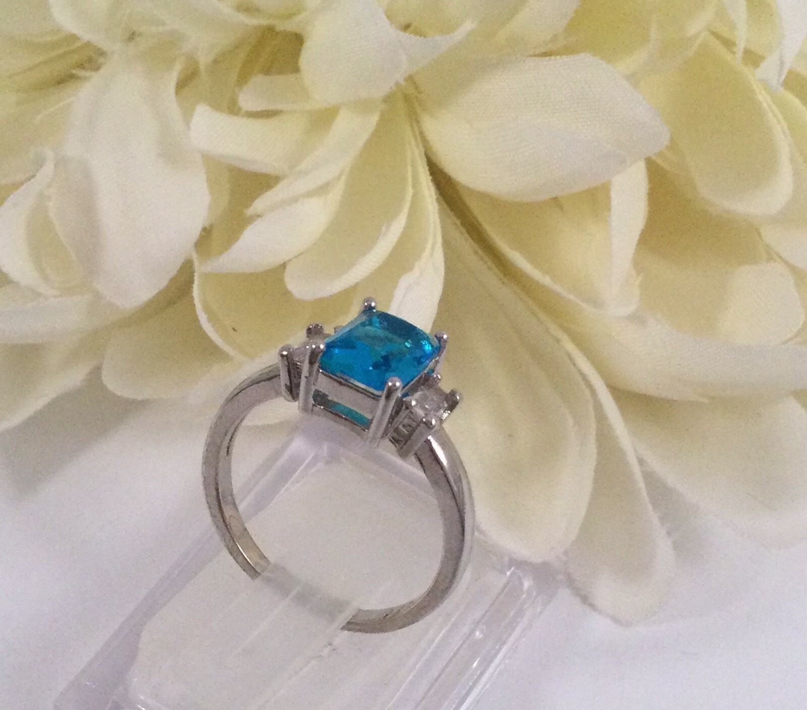 Vintage Jewellery Gold Ring Blue Topaz White Sapphires Antique Deco Jewelry