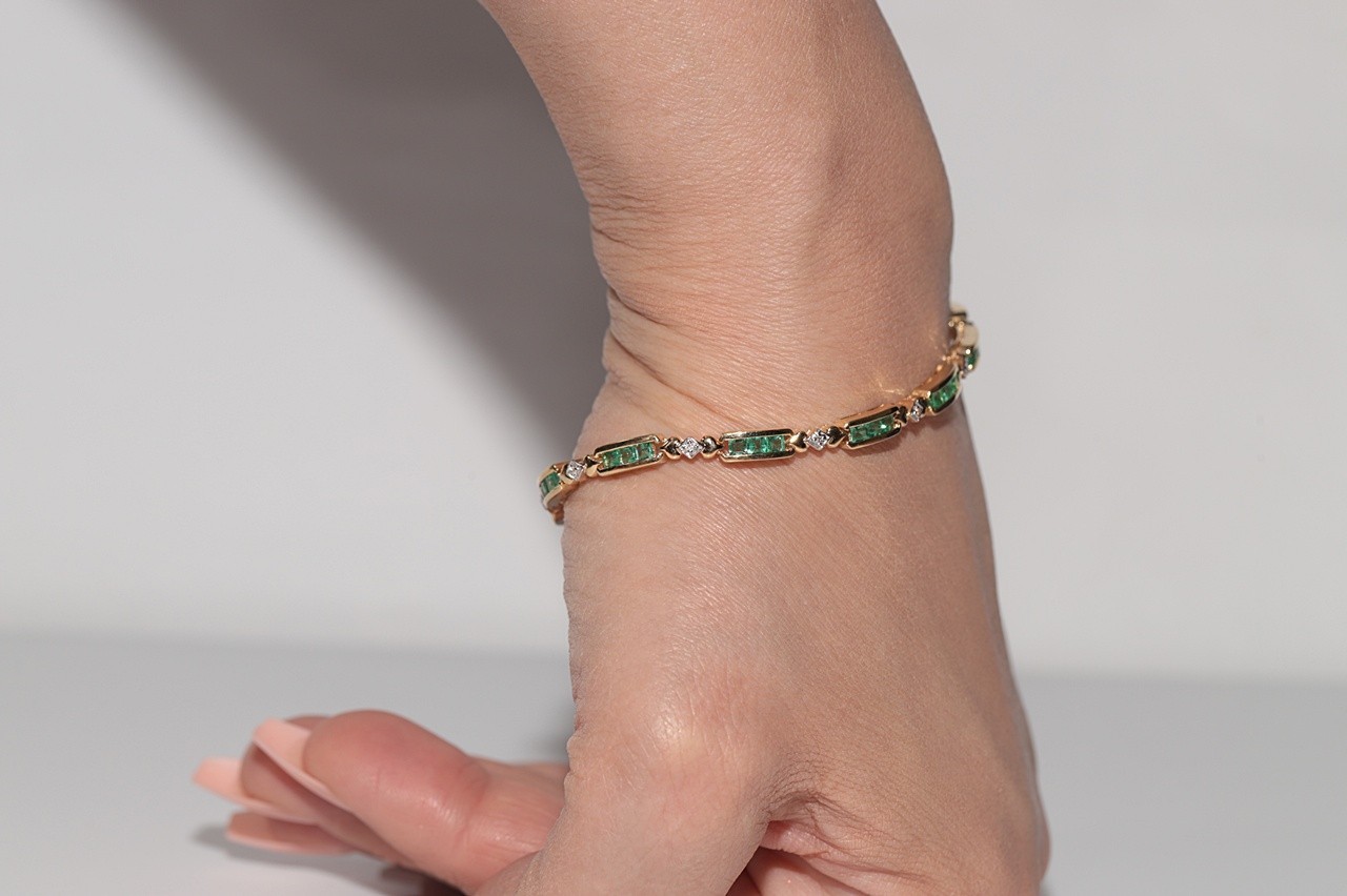 Vintage Circa 1980s 18k Gold Natural Diamond And Caliber Cut Emerald Bracelet