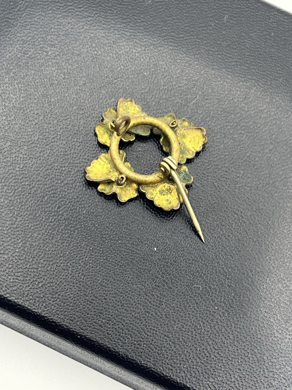 Art Nouveau purple enamel pansy flower gold tone vintage brooch pin faux pearl