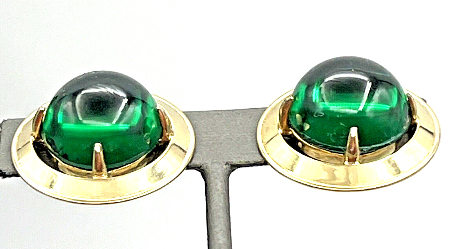 Vintage Green Gripoix Glass Cabochon Clip-on Earrings Gold Tone 1.25″