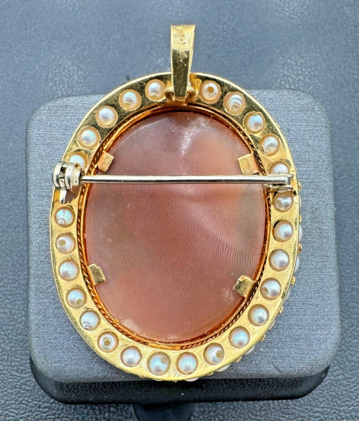 Antique 18kt Yellow Gold Cameo 39mm x 32mm Brooch/Pendant with Pearl Border