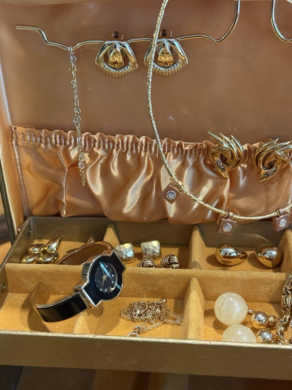 Vintage to Modern Gold Tone Mixed Costume Jewelry Lot Necklace Earrings Bracelet