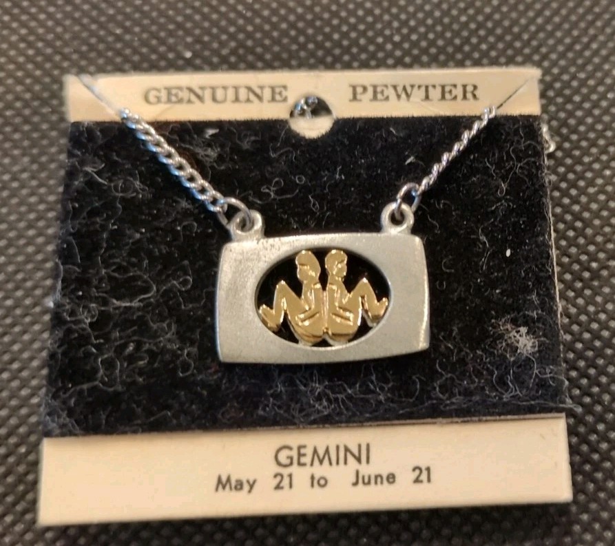 VINTAGE GEMINI ASTROLOGY PENDANT NECKLACE MAY JUNE Pewter New On Card