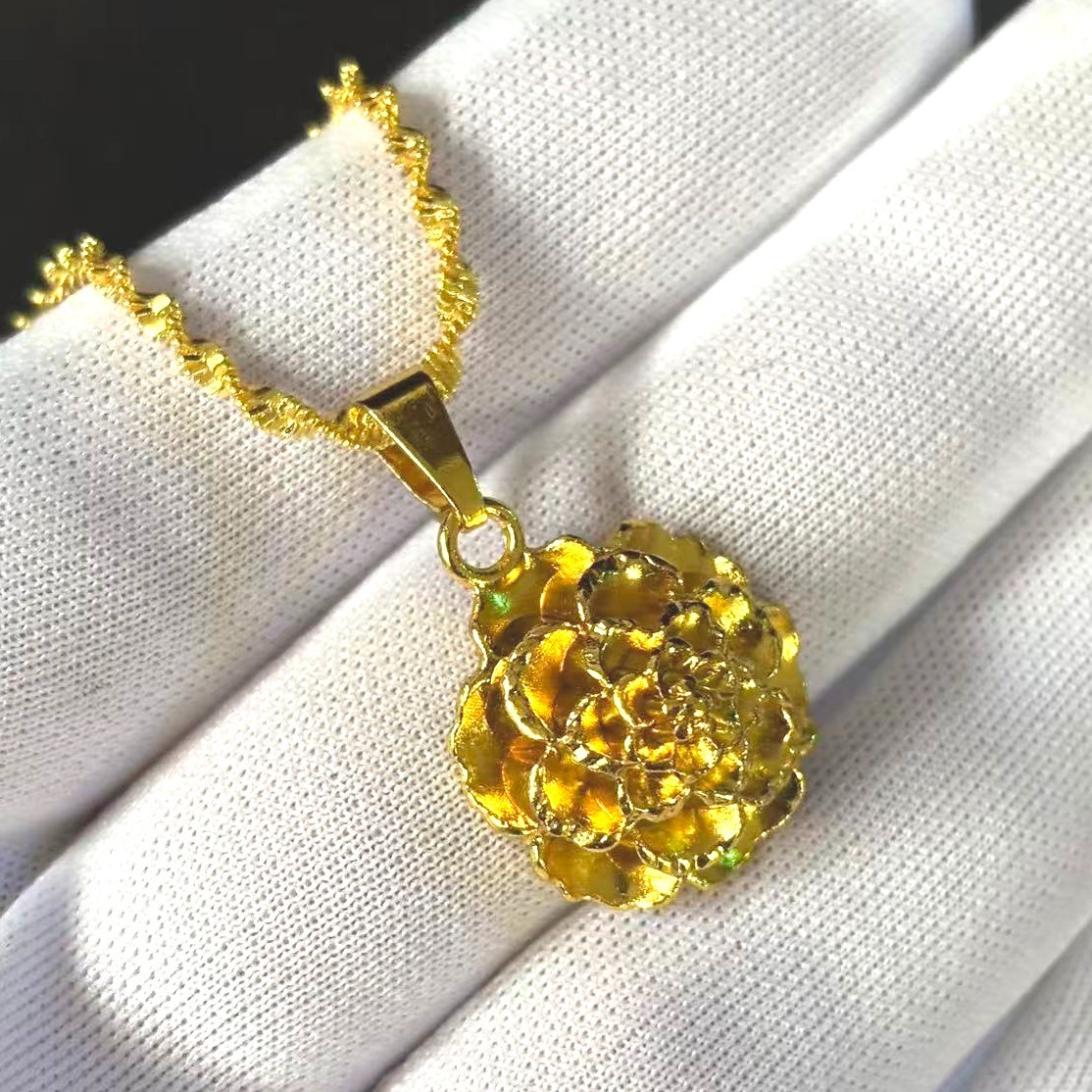 VTG Flower Gold-plated? (NOT SURE) Gold Tone Pendant Necklace marked ‘999’