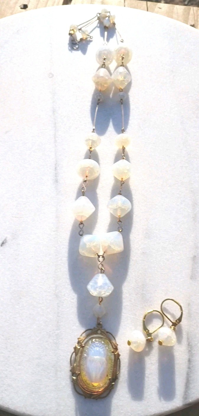 SALE! VINTAGE EGYPTIAN OPAL FOIL SCARAB ANTIQUE FOIL CRACKLE GLASS NECKLACE SET