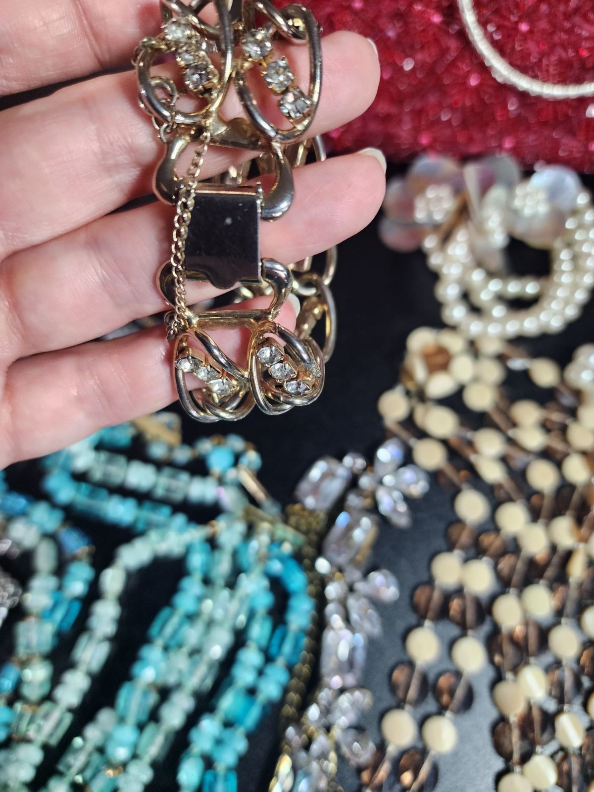 Vintage jewelry set of 26 in vintage purse