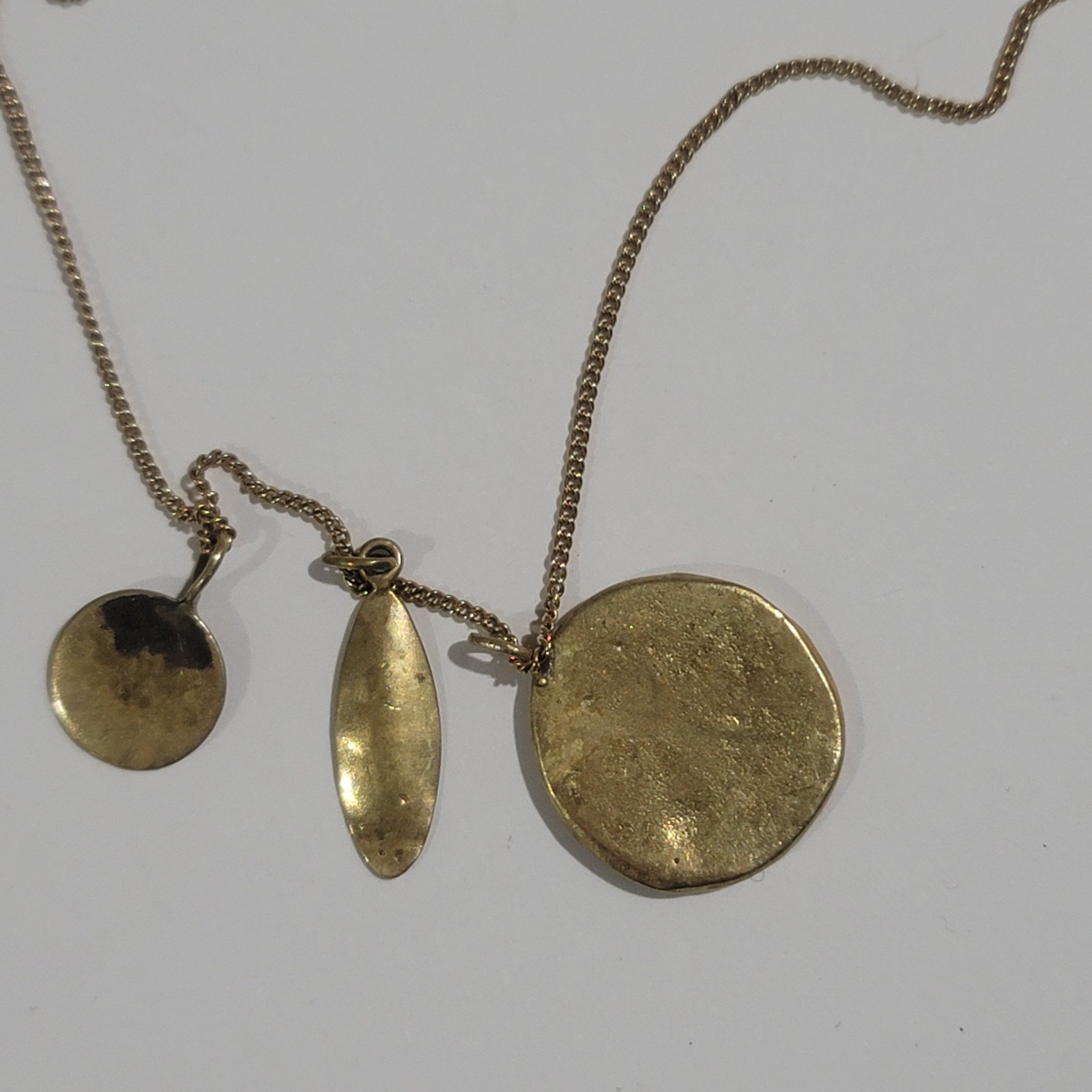 Vintage Gold Tone Minimalist Dainty Charms Necklace Hammered Disc Leaf Coin 18″