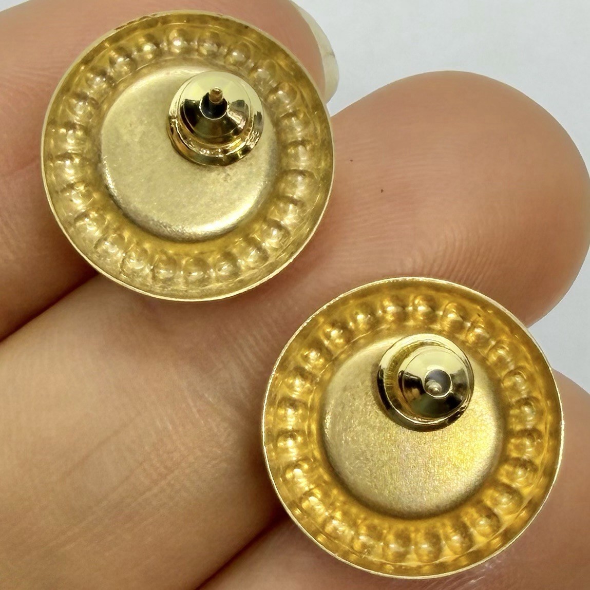 Vtg Petite Jelly Green Gripoix Glass Cabochon Goldtone Stud Earrings Post Round