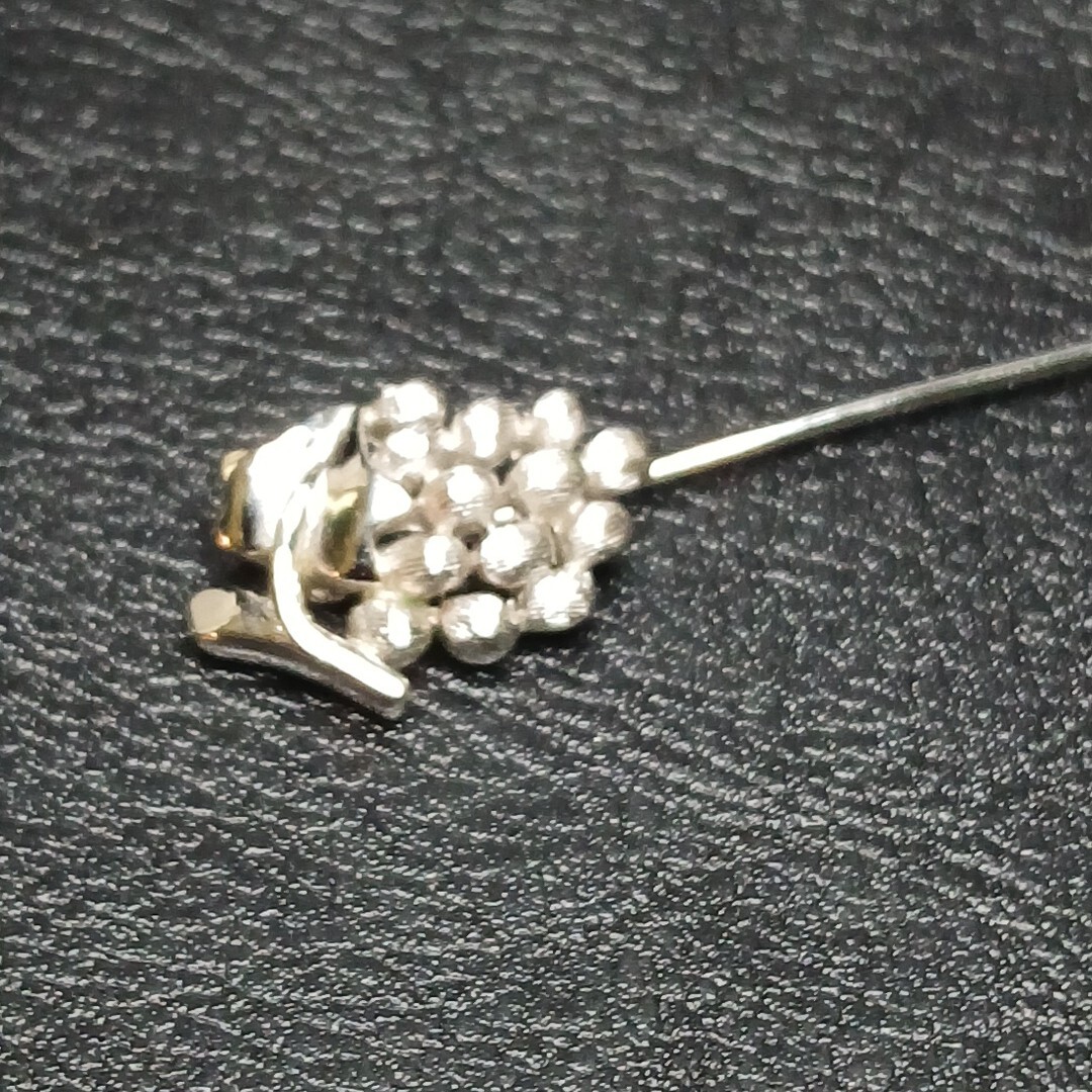 Vintage CROWN TRIFARI Bunch Of Grapes Stick Pin. 11/391