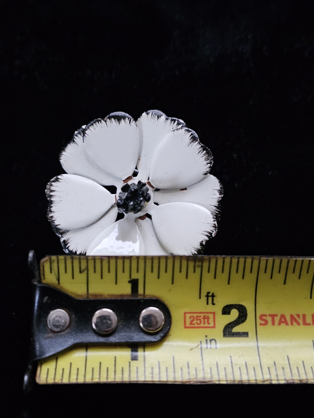 Vtg Brooch Flower Enamel Metal Retro Hippy Mod 60’s White & Black Pin 1.5″ Mcm