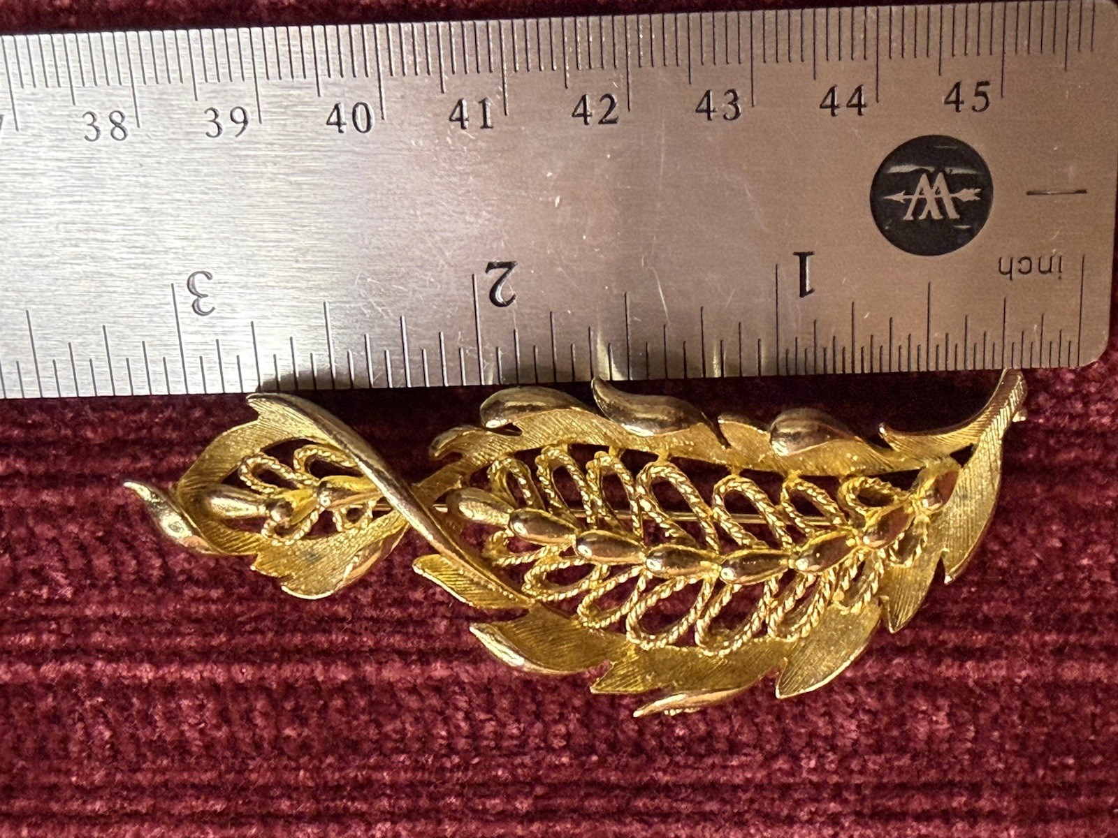 🔥Vintage Lisner Brooch Pin Textured Gold Tone Signed