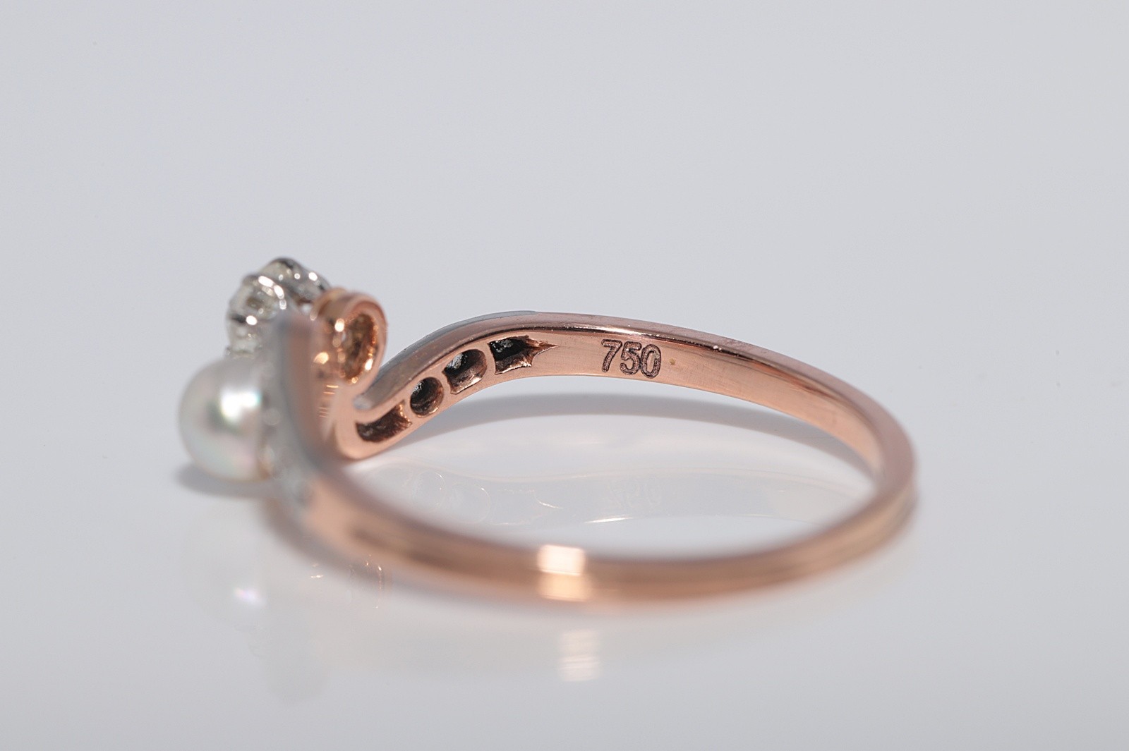 Antique Circa 1920s 18k Gold Art Deco Natural Diamond And Pearl Decorated Ring