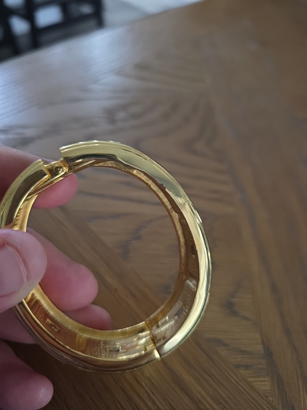 Vtg Gold Toned Hinged Mid Century Bangle Bracelet W/twin Ring Design. See Pics