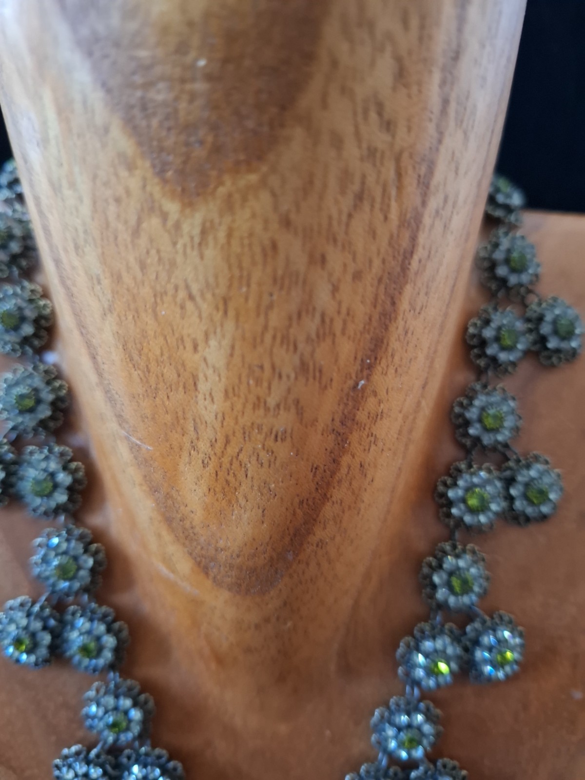 VINTAGE KENNY MA SF GREEN & CLEAR CRYSTAL FLOWERS BRASS 16″ NECKLACE