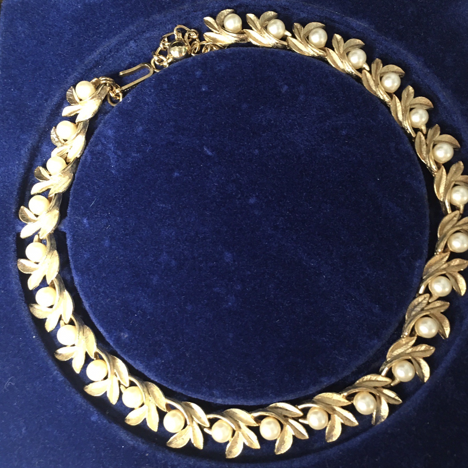 1971 VTG Avon Evening Creation Flower Simulated Pearl Necklace Earrings Box Set