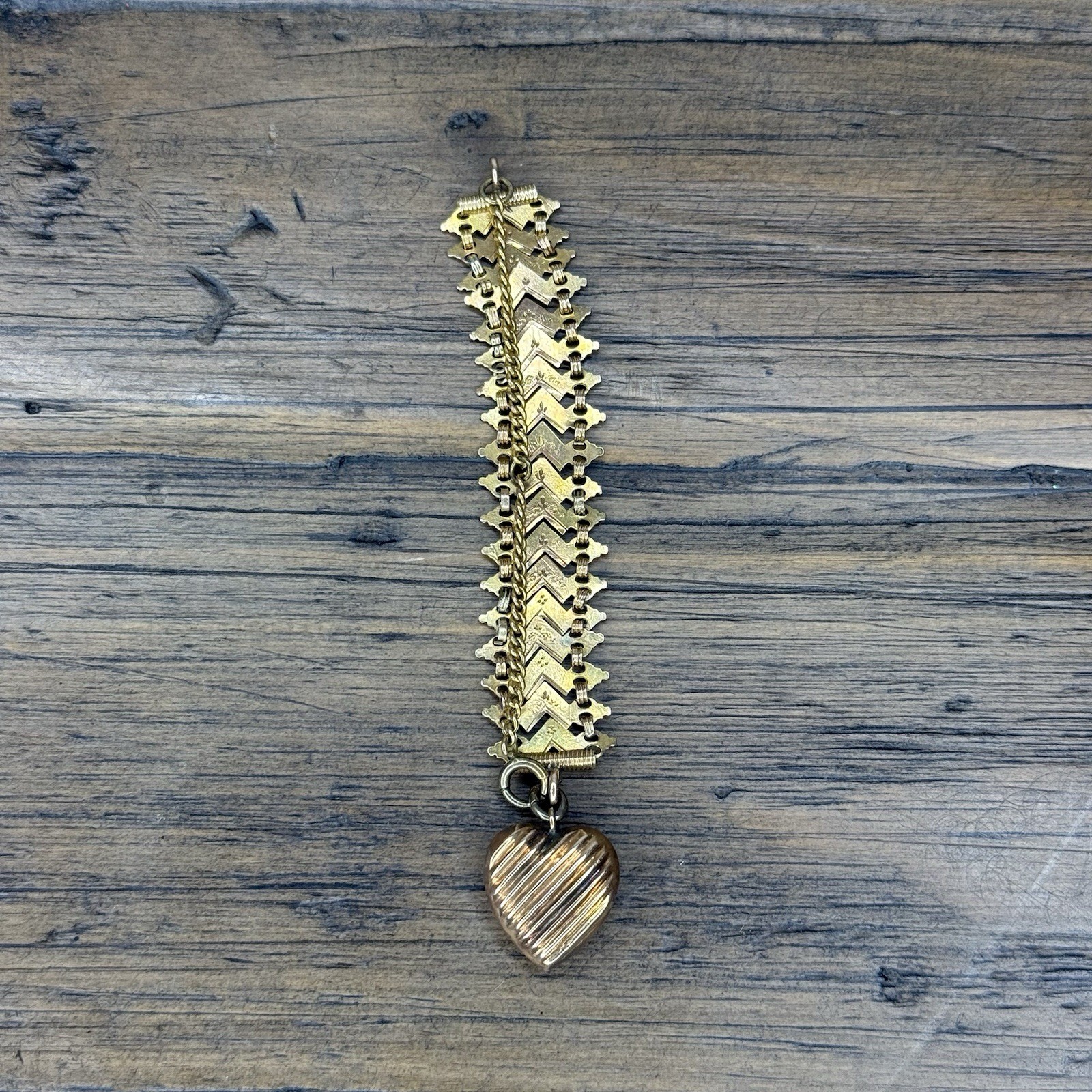 Vintage 14K Gold Articulated Chevron Slide Bracelet w/ Heart Charm 9.7g Tested