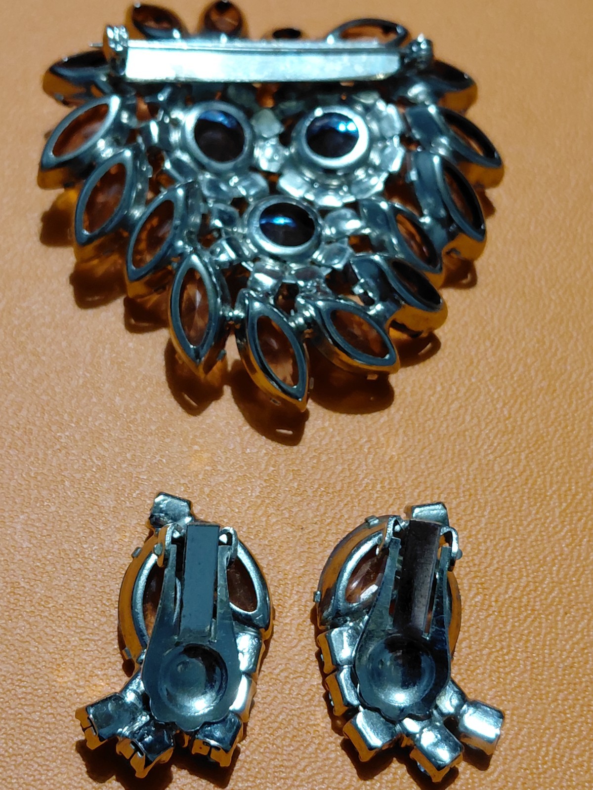 Vtg Brooch And Clip On Earrings (Juliana Style) Not Signed