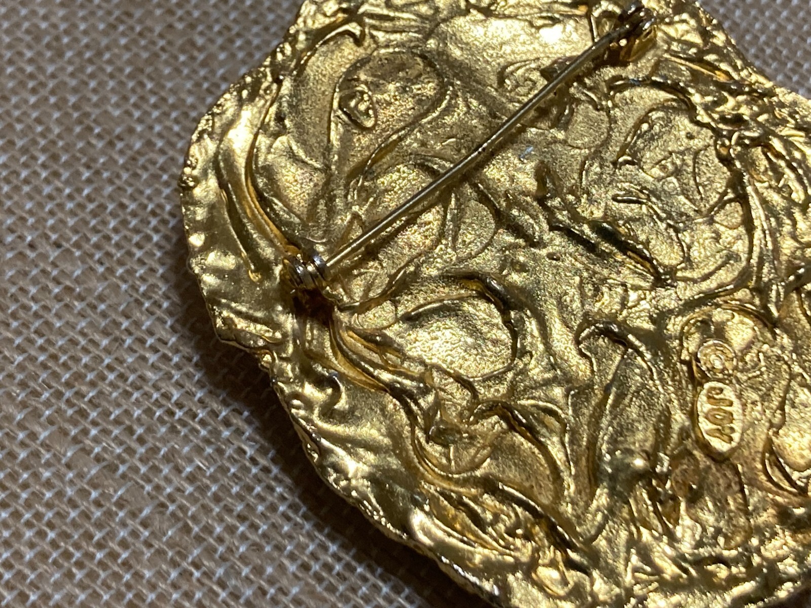 Vtg Lester JOY Signed Cameo Brooch Pin Black Resin Gold Tone Les Bernard RARE