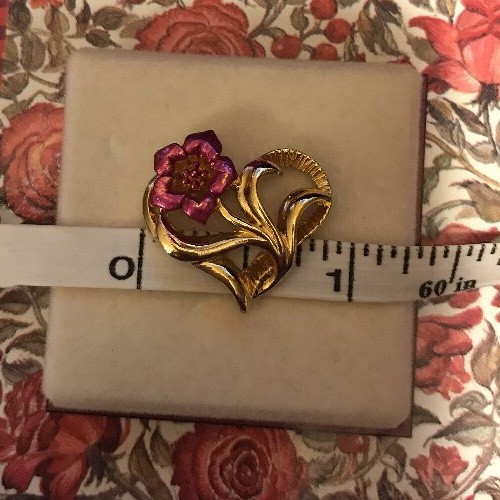 1996 Avon Hearts Of Love Pink Flower Pin And Book Set In Original Box