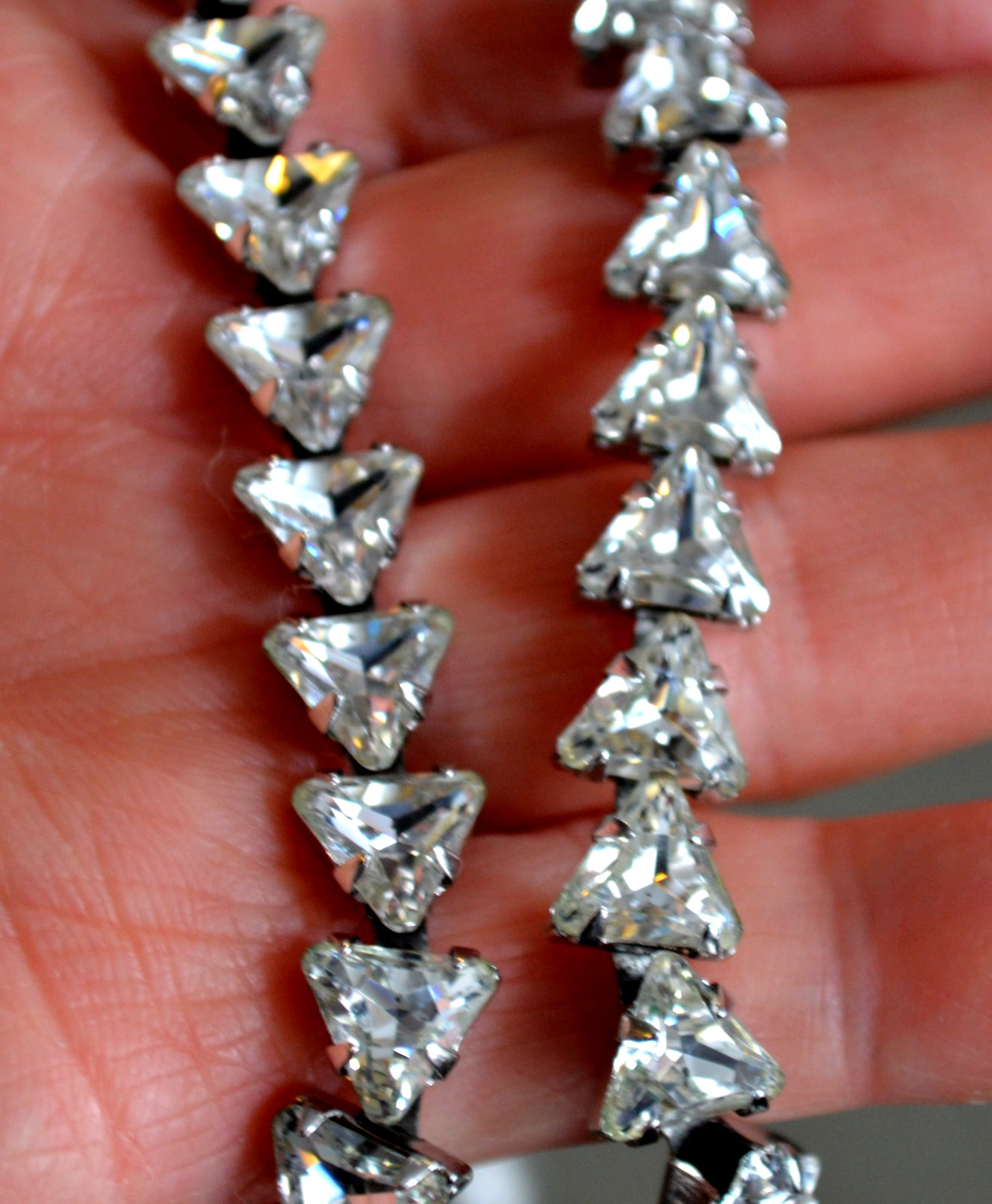 Vtg Silver Tone Choker Necklace Clear Triangle Shaped Rhinestone Beautiful 16″