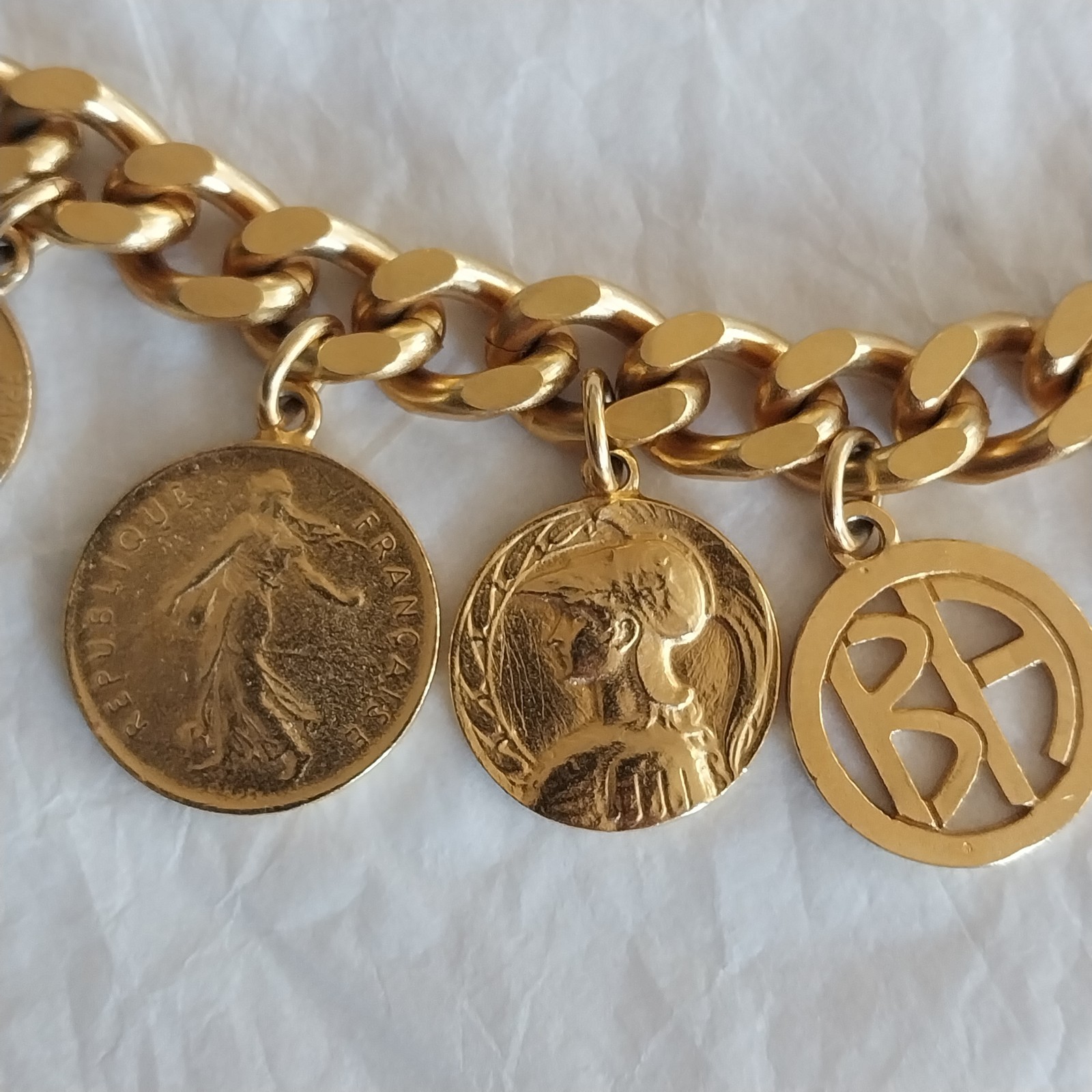 Vtg Ben Amun Gold Tone Coin Charm Chain Toggle Bracelet 7.5” Statement Estate