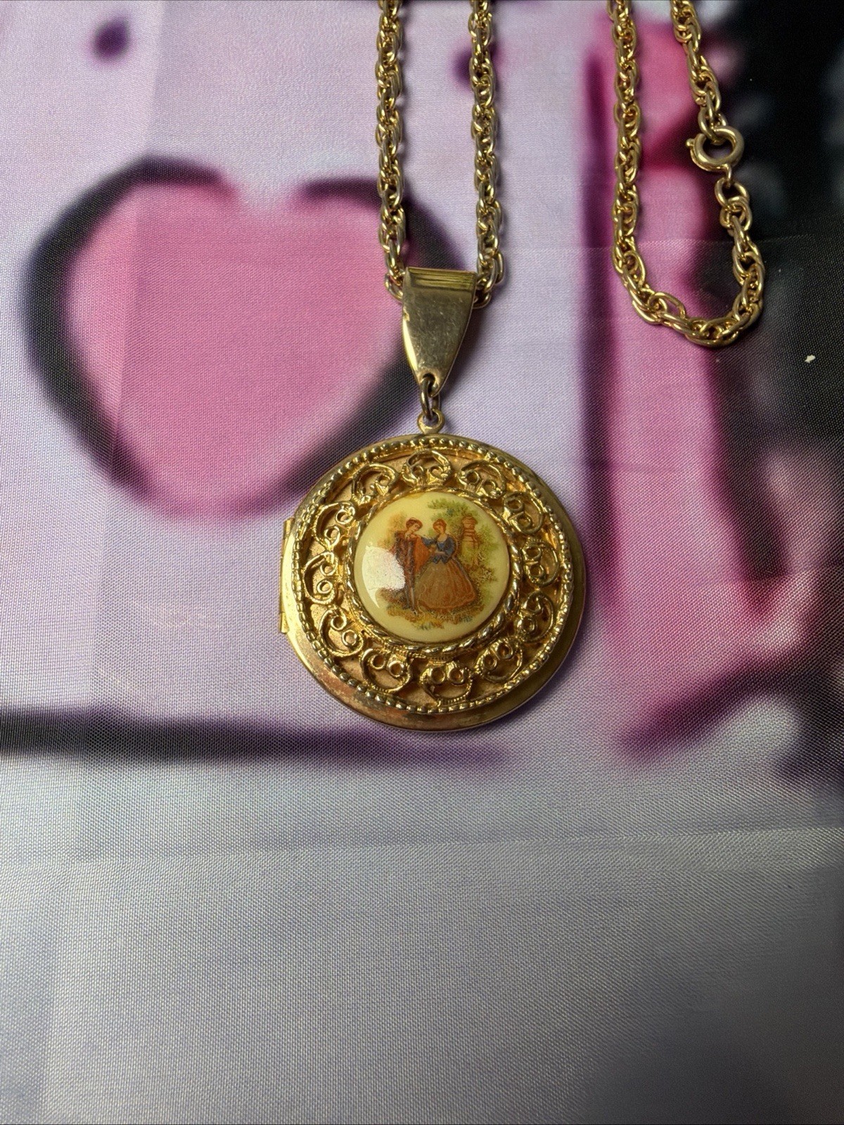 Vintage Fragonard Courting Couple Locket Necklace Gold Tone Filigree 24″