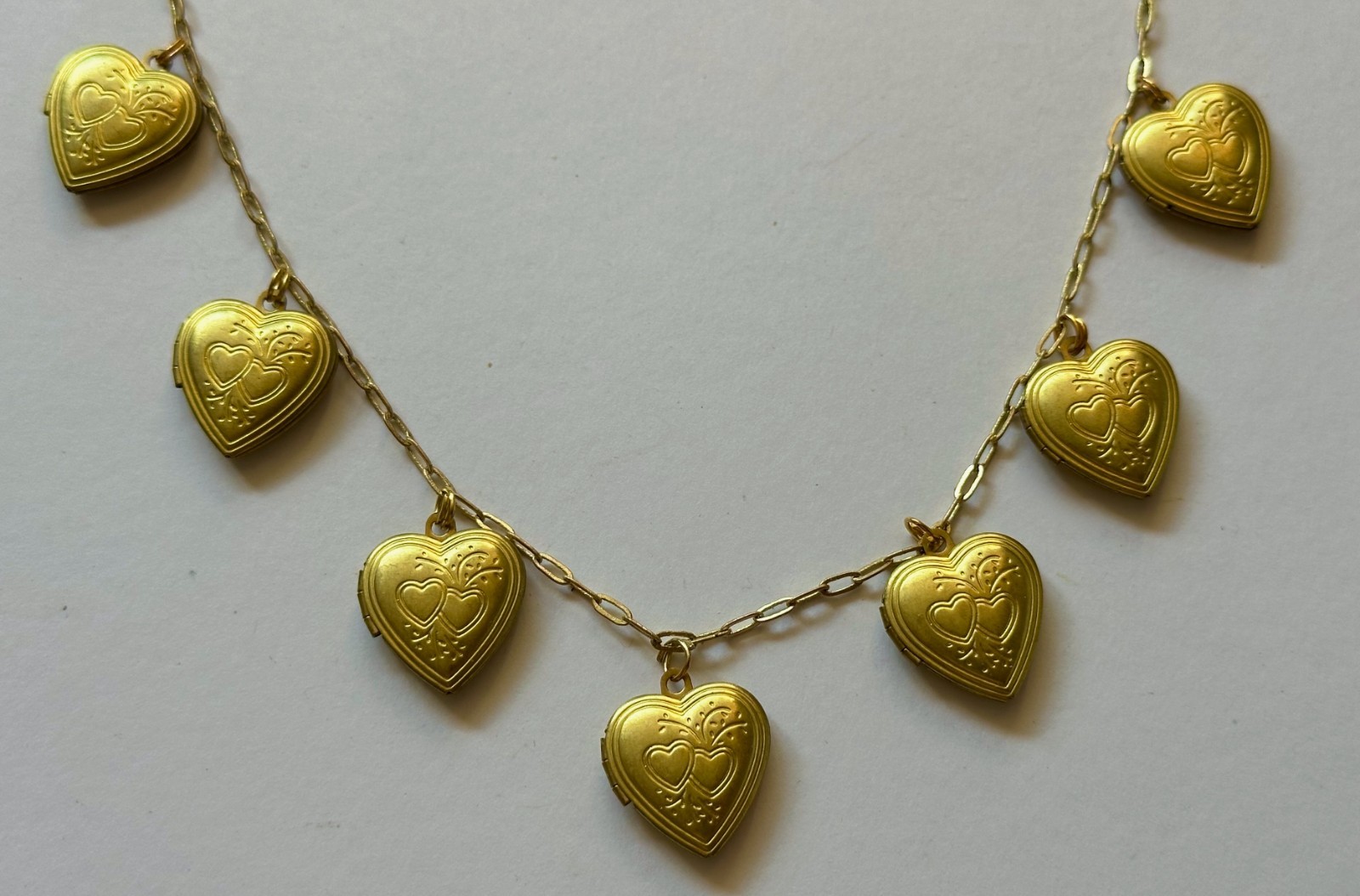 VINTAGE HEART LOCKET 1″ BRASS DOUBLE HEART 7 MULTI LOCKET NECKLACE 16-18″ VTG