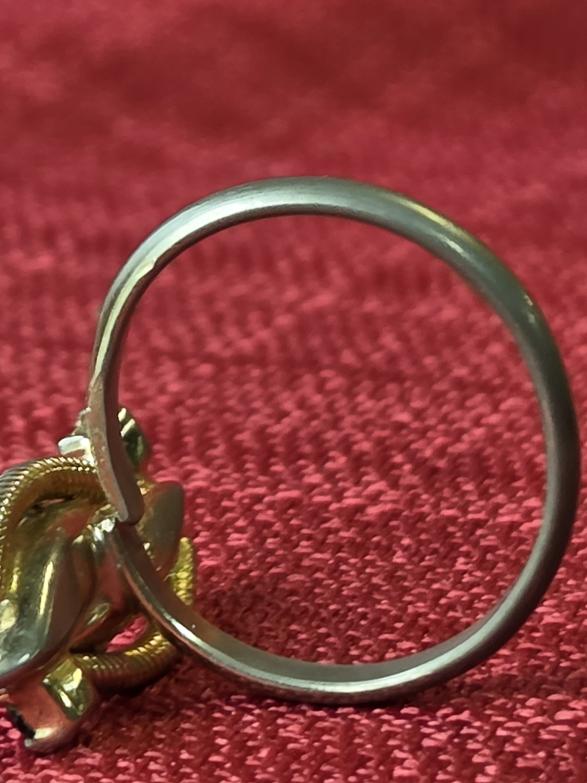 Unique Purple Gold and Silver Toned Vintage Ring Size 9