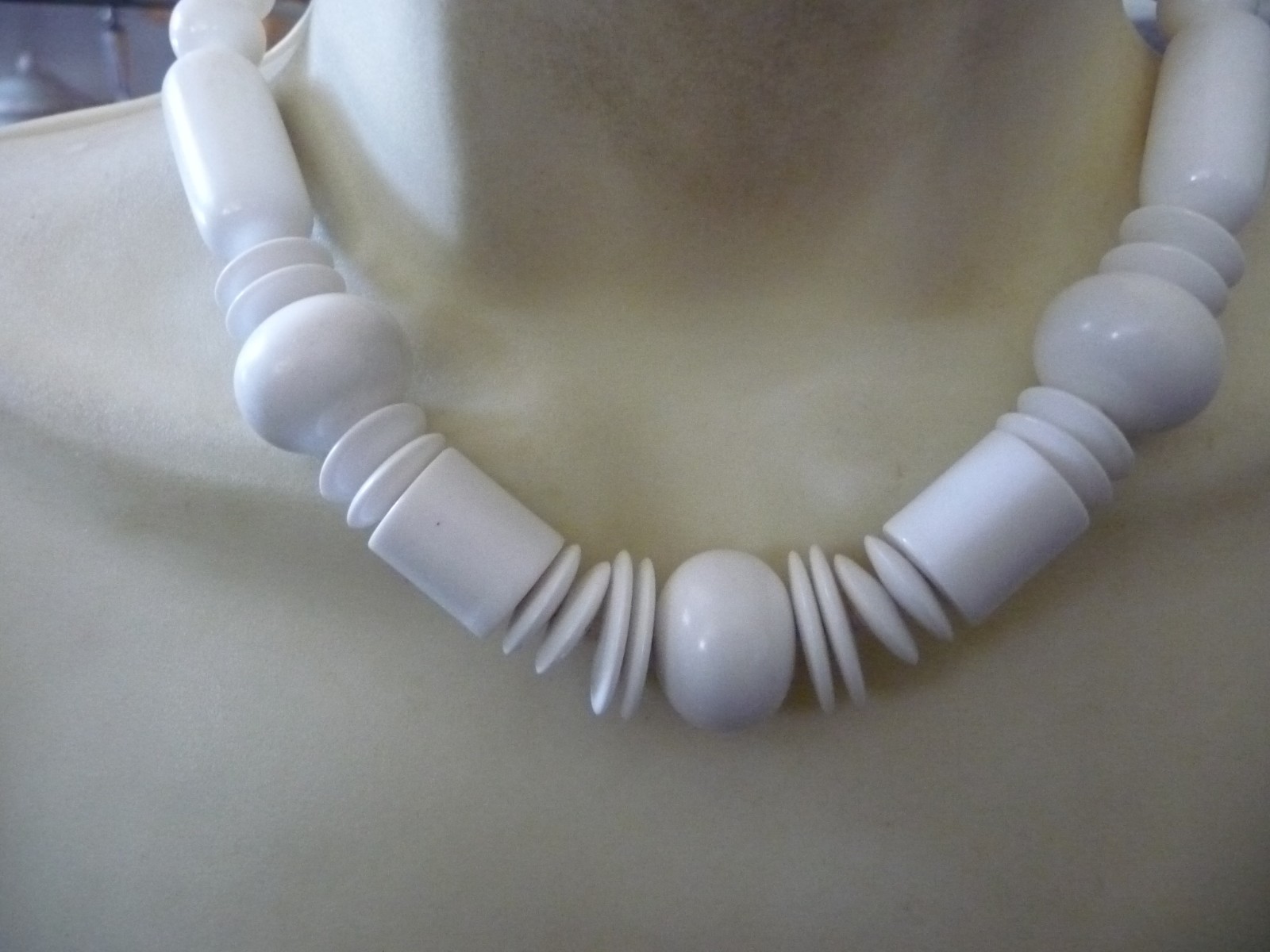 DIFFERENT SHAPED WHITE PLASTIC BEADS COLLAR NECKLACE #30/1
