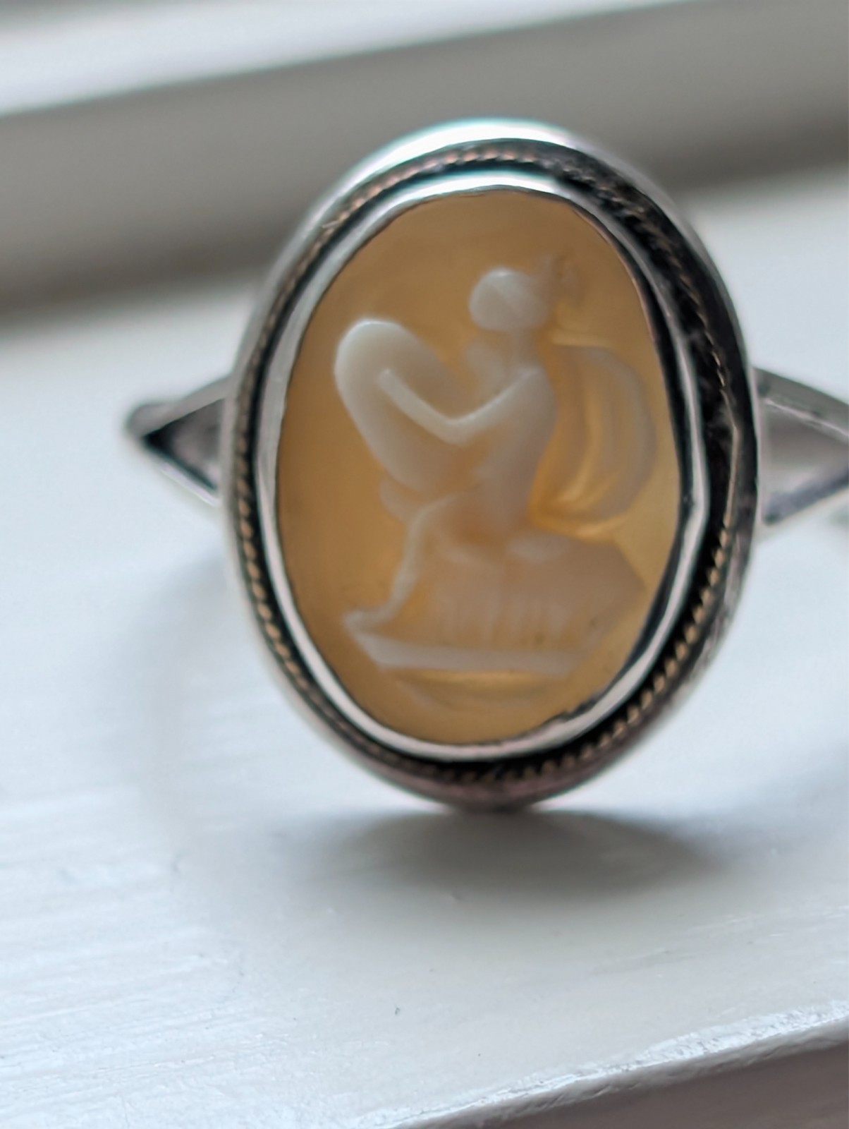 Oval Shell Cameo Ring Silver Tone Bezel Setting Cream Stone Sz 6.5