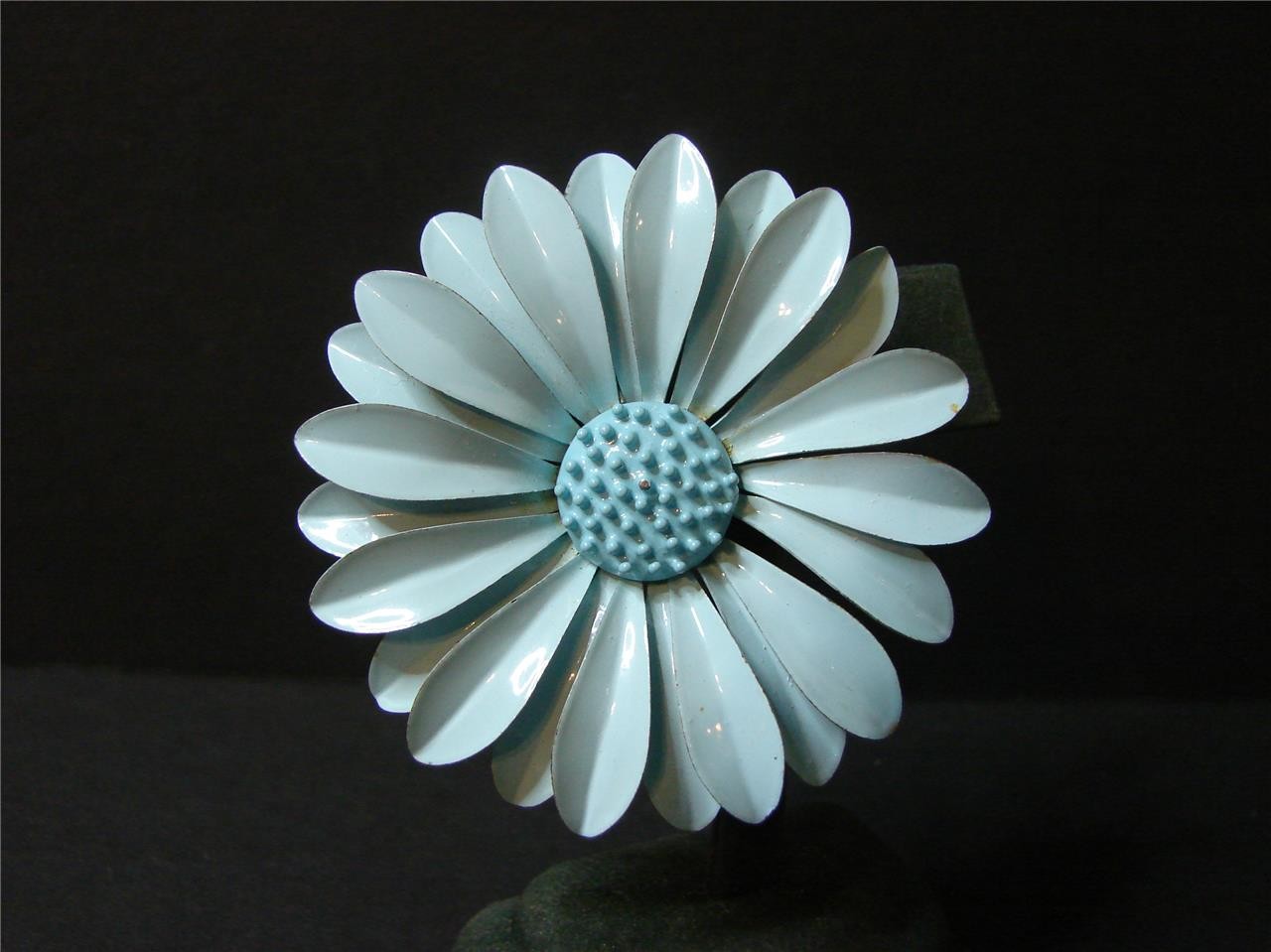 Vintage Retro Mod 60’s Blue Enamel Daisy Flower Pin Brooch