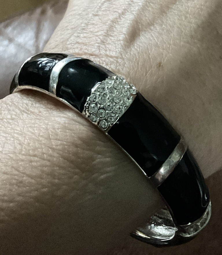 Vintage Bangle Bracelet Black With Silver Tone Clip