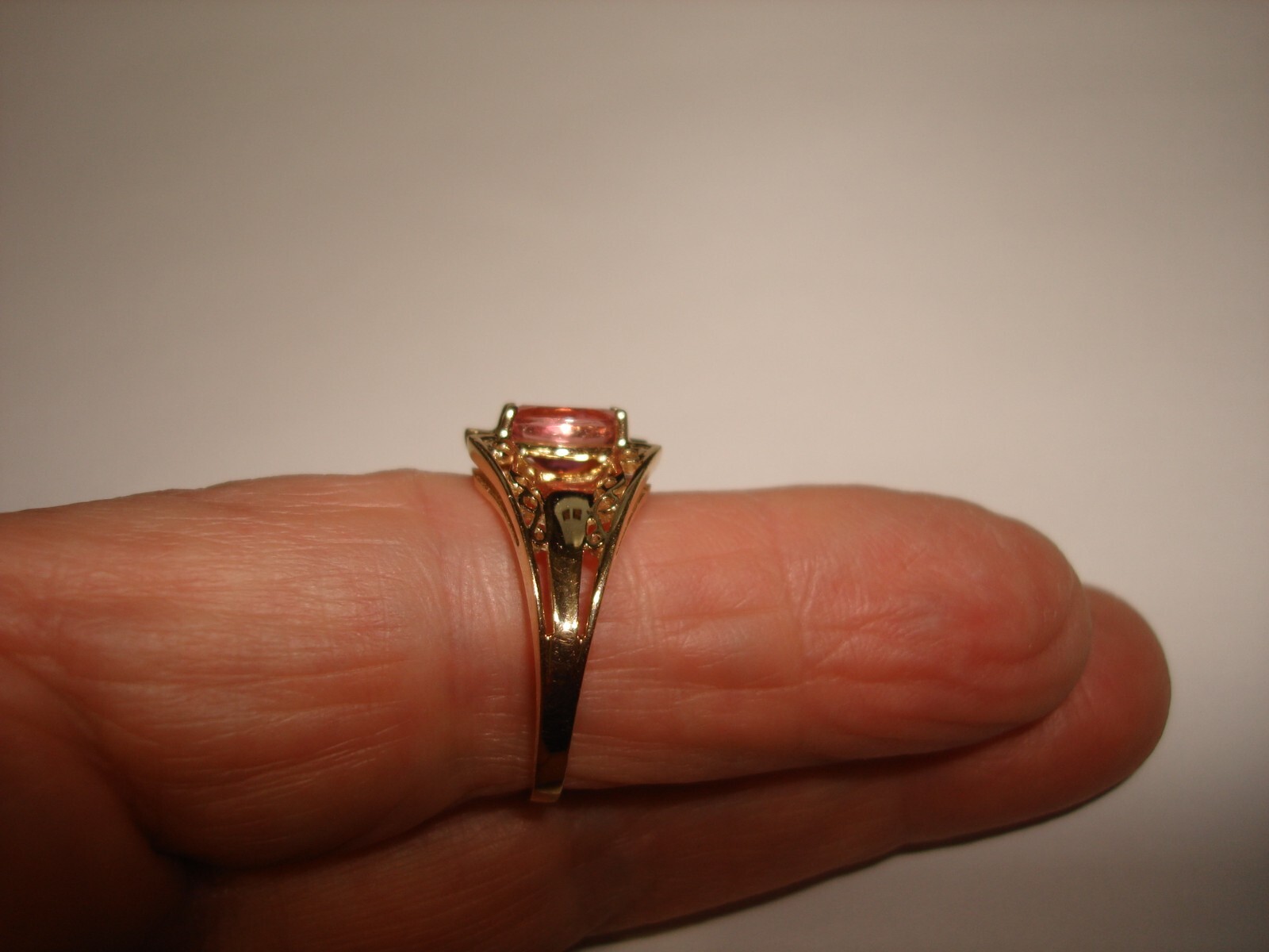Vintage Beautiful Coctail 10k Yellow Gold Color Pink Stone Ring Size 9.75